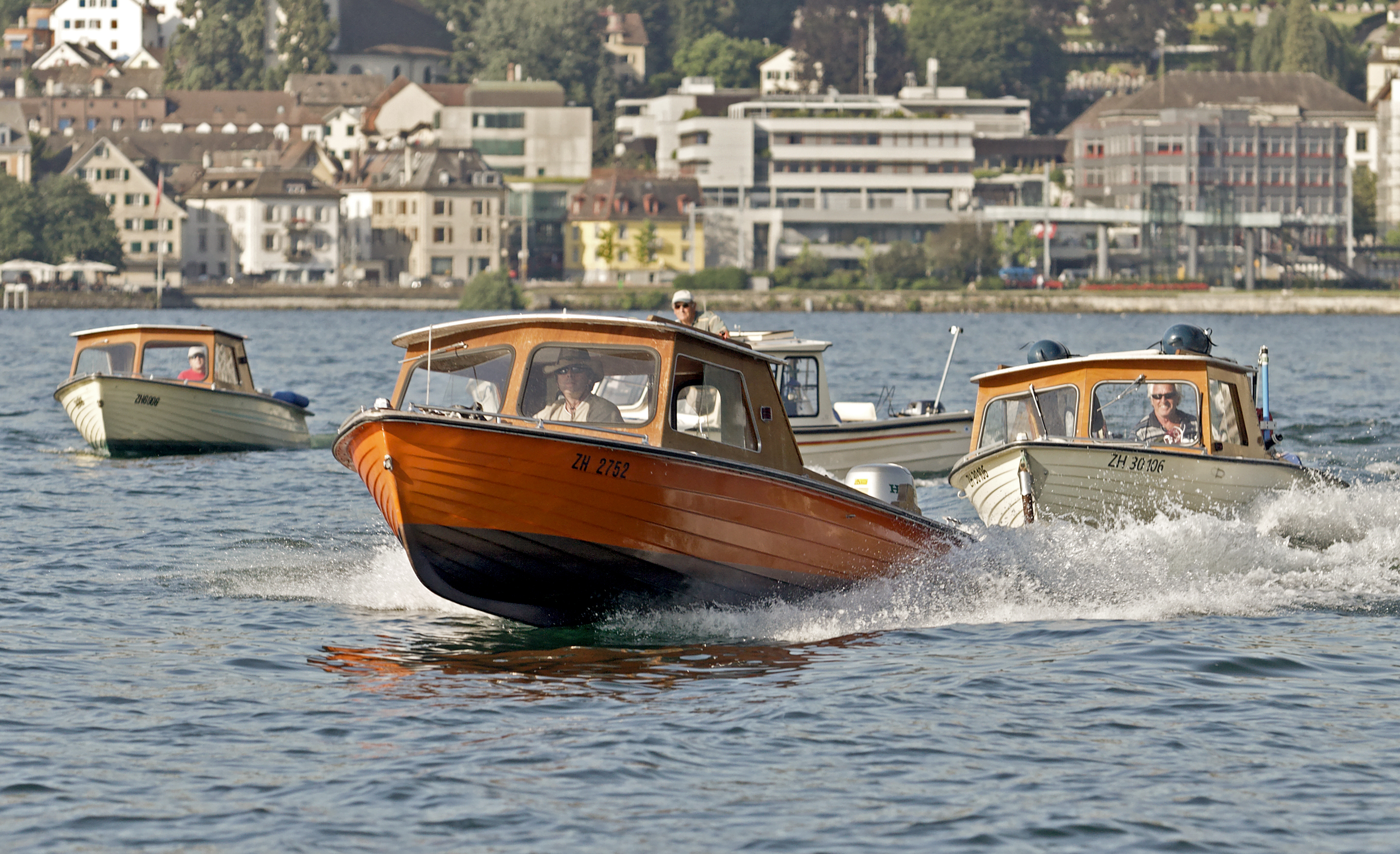 Klassische Holzboote auf dem Zürichsee